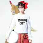 JIMOTOE Wear Local Japanの津久見市 TSUKUMI CITY Long Sleeve T-Shirt :model wear (front)
