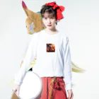 スペースキャットコレクションの🍁 宇宙猫の秋イラストグッズ 🍁 Long Sleeve T-Shirt :model wear (front)