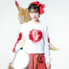 新郊厄年会33のイラスト色：赤 ロングスリーブTシャツの着用イメージ(表面)