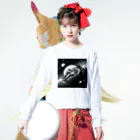 seiya_CosmicPioneerの宇宙の浮遊 Long Sleeve T-Shirt :model wear (front)