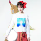 🌕朧月夜と紅茶時間☕️🫖のCave in the story Long Sleeve T-Shirt :model wear (front)