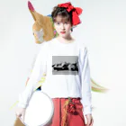 きじとら三姉妹の毎日の三毛猫みかん Long Sleeve T-Shirt :model wear (front)