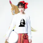 ファンシーTシャツ屋の長髪女性のモノクロデザイン ロングスリーブTシャツの着用イメージ(表面)