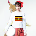 お絵かき屋さんのウガンダの国旗 ロングスリーブTシャツの着用イメージ(表面)