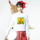 猫好きの谷の猫の水彩画/花畑のオシキャットねこのイラスト/キジトラネコ Long Sleeve T-Shirt :model wear (front)