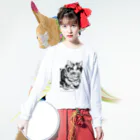 ンコストア(N’ko)の猫のアトム Long Sleeve T-Shirt :model wear (front)