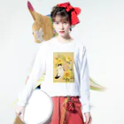 おちょぴの黄色い牡丹と富士額猫 Long Sleeve T-Shirt :model wear (front)
