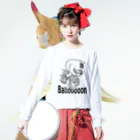 nidan-illustrationの"Ballooooon" #1 Long Sleeve T-Shirt :model wear (front)