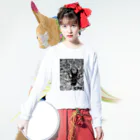 万事 富太朗商店のサキハマ肌寒ミヤマ ロングスリーブTシャツの着用イメージ(表面)