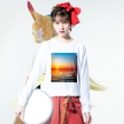 yazyさんの店のHORIZON 2022(22/05) Long Sleeve T-Shirt :model wear (front)