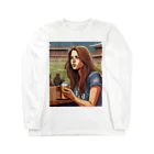 ワンダーワールド・ワンストップのアメリカ人女性がビール方野外で② Long Sleeve T-Shirt