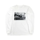 チャナランドのパリに佇むフレンチブルドッグ Long Sleeve T-Shirt