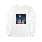 たまねぎの月を眺める少年が描かれた美しい風景です。 Long Sleeve T-Shirt