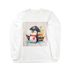ganeshaのおもちゃの海賊船に乗ったかわいいペンギン Long Sleeve T-Shirt