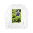 七色花面の美しさ浮かび上がる雨に濡れた紫陽花 ロングスリーブTシャツ