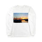 photo-kiokuの漁港夕景 ロングスリーブTシャツ