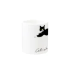 Miwolaboのニーハイソックスを履いた猫 Mug :other side of the handle