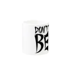 スペィドのおみせsuzuri支店のDon't Think BEER #1 (white body) Mug :other side of the handle