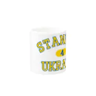 サトオのstandup4ukraine黄色カレッジロゴ風 Mug :other side of the handle