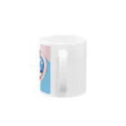 よろこびのハートシェイカーに閉じ込められたゴリラと女の子 Mug :handle