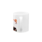 シッポ追いの猫写真店のサビ猫と紅葉 Mug :handle