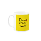 DemocracyTimesのデモクラシータイムス　マグカップ　黄色 Mug :left side of the handle