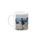 前島 知也の前島Tシャツ2 Mug :left side of the handle