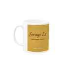 猫と音楽Strings Catの陽気なジプシーバンド猫 Mug :left side of the handle