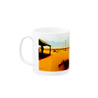 y'y'y'sのドバイの砂漠に想いを馳せる Mug :left side of the handle