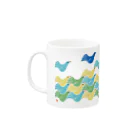 ゆっしーのつながるゆかいないきものたちのつながるコトリと幸せの青い鳥(グリーン) Mug :left side of the handle