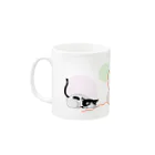 ねこがすき（ハチワレ猫姉妹のママ）のヒモの取り合い猫 Mug :left side of the handle