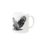 WILDBIRD GOODS SHOPのカンムリワシ・モノクロ Mug :right side of the handle