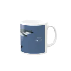 飛べない鳥のエンペラーペンギン Mug :right side of the handle