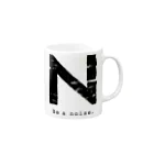 noisie_jpの【N】イニシャル × Be a noise. Mug :right side of the handle