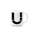 noisie_jpの【U】イニシャル × Be a noise. Mug :right side of the handle