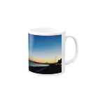 ひとりブレーメン・ジマーみはるの夕暮れの国道134号線 Mug :right side of the handle