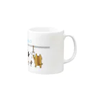 虹ごましょっぷの吊り革につかまるUSHIRO NEKO (うしろねこ) Mug :right side of the handle