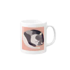 銀の時の寝ている猫のイラスト Mug :right side of the handle