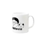 ダメ派遣男まさお君とニャンズのお店のまさおとニャンズのマグカップ Mug :right side of the handle