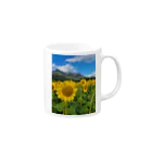 カナヘイのお店の屋久島のひまわりと空と山 Mug :right side of the handle