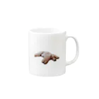 山のくまの犬が落ちてる Mug :right side of the handle