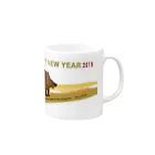 ジルトチッチのデザインボックスの2019亥年の猪のイラスト年賀状イノシシ Mug :right side of the handle