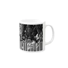 orichalcumのカラスと白い花 Mug :right side of the handle