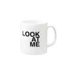 BebezoのLOOK AT ME Mug :right side of the handle