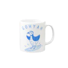 Aliviostaのゴーヤ サーフィン ヤンバルクイナ 沖縄 鳥 動物イラストアーチロゴTシャツ Blue マグカップの取っ手の右面