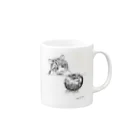 イノリシ　シンの猫とりんご Mug :right side of the handle