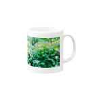 かさかさの部屋の紫陽花に囲まれて Mug :right side of the handle