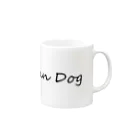 Petan Dogのペタンする黒の柴犬　伸び Mug :right side of the handle