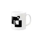 シンプルデザイン：Ｔシャツ・パーカー・スマートフォンケース・トートバッグ・マグカップのシンプルデザインアルファベットK Mug :right side of the handle