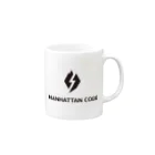 Manhattan Code inc.のMHT_LOGO ｰ BLACK Mug :right side of the handle